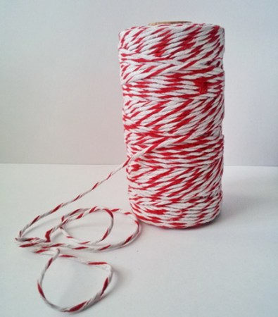 Шнур двуцветный хлопковый (шпагат), 2 мм, белый с красным, 1 ярд (90 см), Фабрика Декора, купить - БлагоЛис