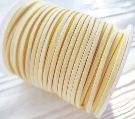 Замшевый шнур 2 мм., цвет слоновая кость, DIY Ribbon's, цена за 1 ярд ( 90 см ), купить - БлагоЛис