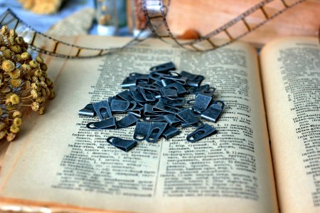 Декоративная скрепка "Зажим", 2 см, вороненая сталь, цена за 1 шт., купить - БлагоЛис